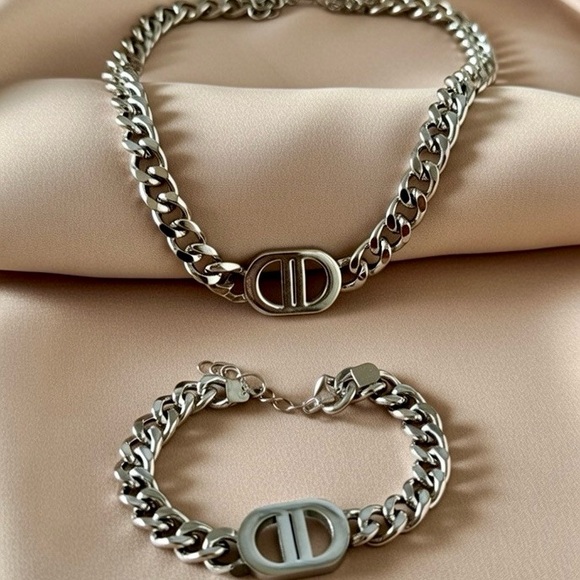 KC Chic Designs Jewelry - KC Chic Silver Necklace & Bracelet Bracelet Set ~ Never Worn “K18”